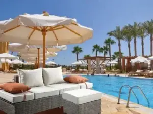 Velari Adjustable Outdoor Wicker Sofa Set with Ottoman – Beige & Gray